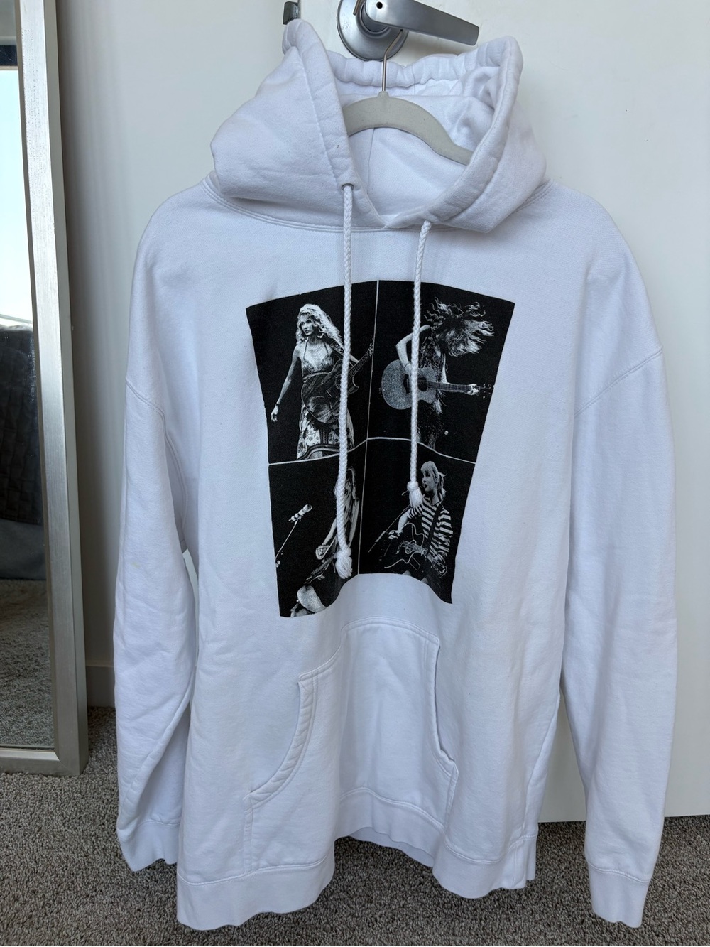 Taylor Swift's official white hoodie from The Eras Tour sz XL